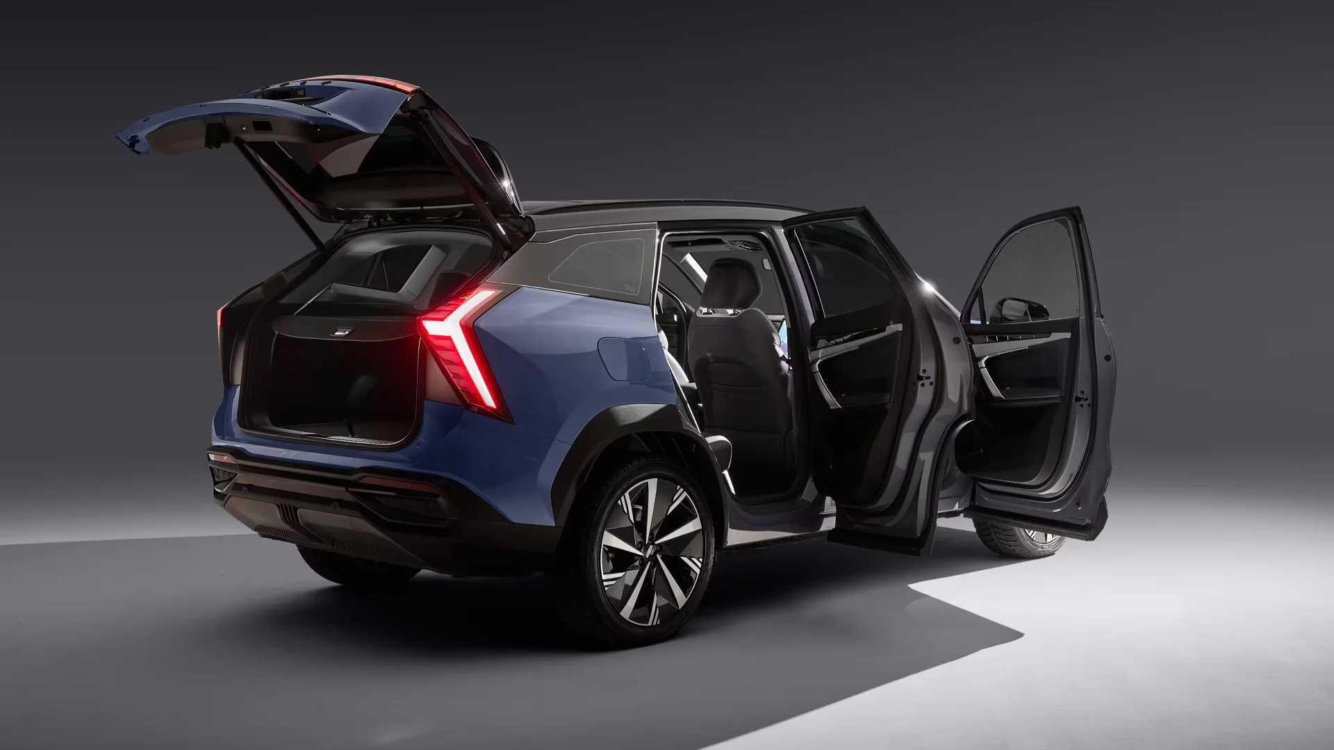 Geely Atlas: доступ и багажник